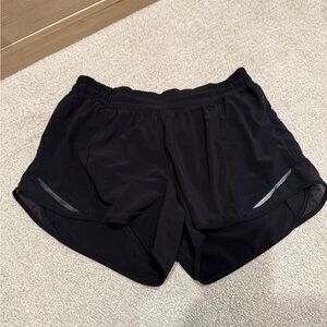 Women's Lululemon Hotty Hot Low Rise Lined Short 4” size 8